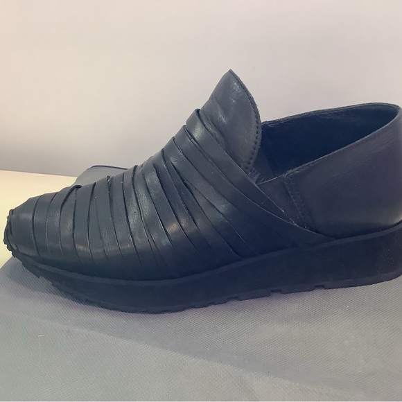 LD Tuttle “Black Running Sneakers” - Picture 6 of 13